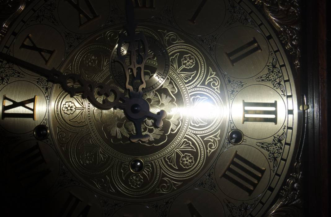 Hiç düşündünüz mü? Saatlerin dönüş yönü neden hep soldan sağa şeklindedir - Resim: 6